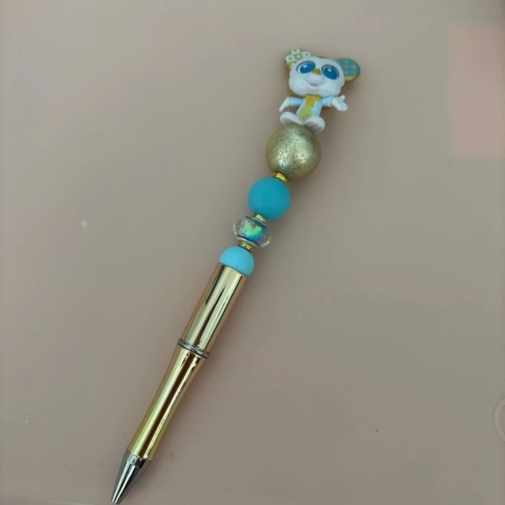 Disney Doorables: Mickey Mouse: Wonderland Mickey Mouse handmade beaded pen
